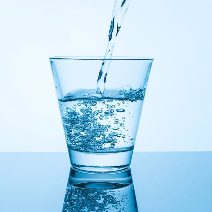 Fakty i mity na temat wody gazowanej. Dietetyk odpowiada