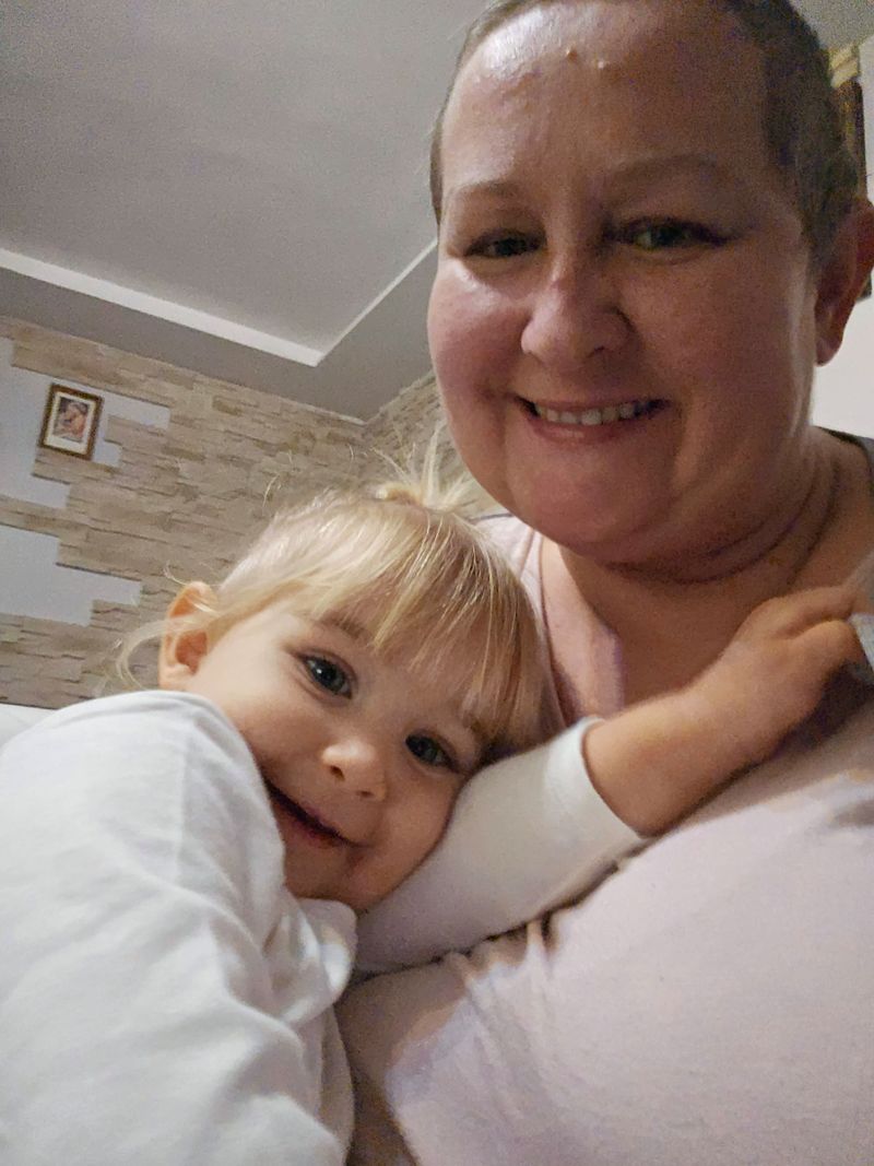 Karolina z najmłodszą córeczką