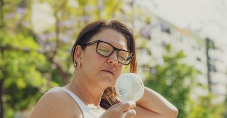 Najczęstszy powód letniego bólu głowy. Wywołuje skurcz naczyń