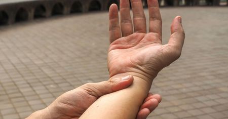 COVID-19. U pacjenta zdiagnozowano zakrzepicę kończyn górnych przy bezobjawowym przebiegu zakażenia