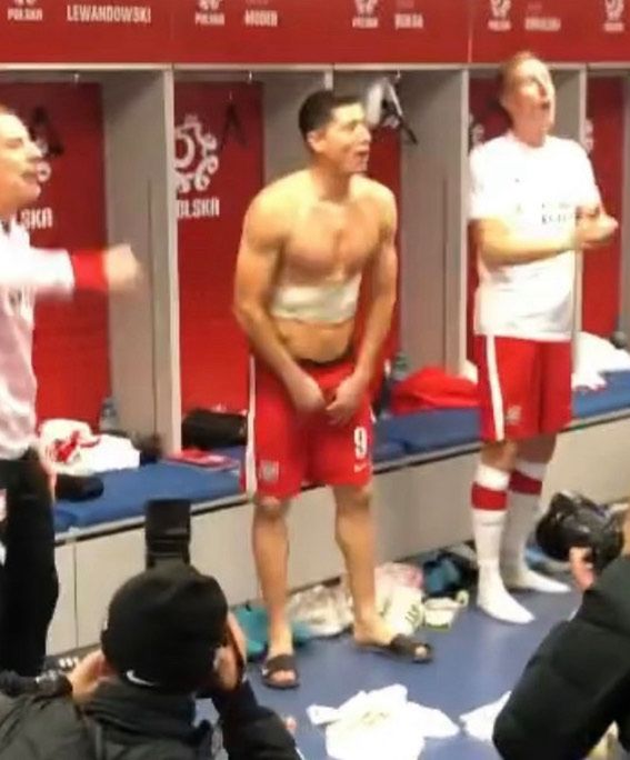 Robert Lewandowski z opatrunkiem - screen Instagram Łączy nas piłka