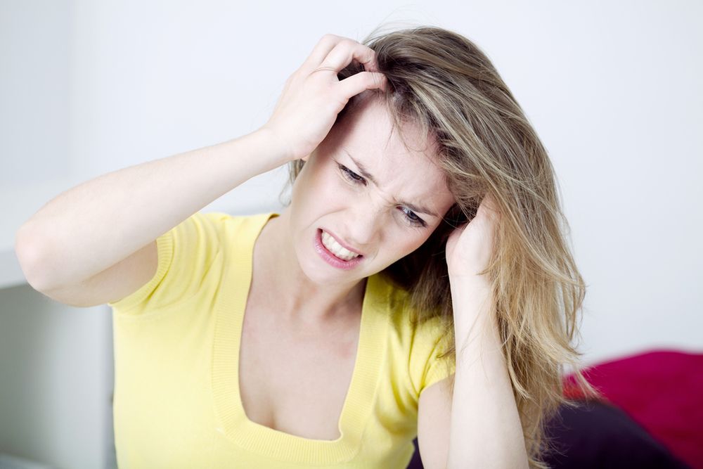 5 domowych sposobów na suchą skórę głowy