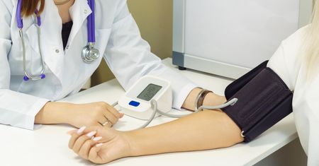 Jakie ciśnienie krwi grozi zawałem serca? Granica jest niższa, niż się wydaje