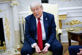 Tajemniczy ślad na dłoni Trumpa. Rzeczniczka Białego Domu wyjaśnia