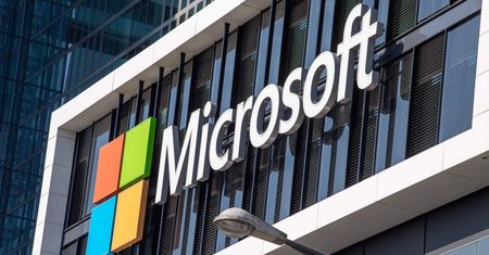 Microsoft udaremnił próbę rosyjskich hakerów włamania się do systemów Ukrainy, UE i USA.