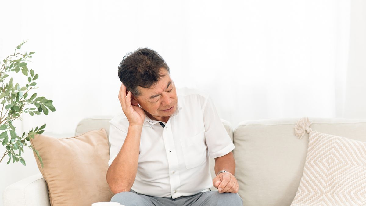 Okostna to silnie unerwiona i unaczyniona błona otulająca kości.