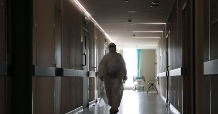 Scenariusz covidowy na kwiecień nie jest optymistyczny. "Będziemy widzieli odbicie w zgonach"