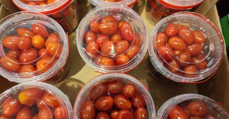 643 ogniska zakażeń salmonelli w 17 krajach. Winne pomidory