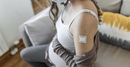 Kontrowersje wokół szczepień przeciw COVID-19. Eksperci nie zgadzają się z CDC