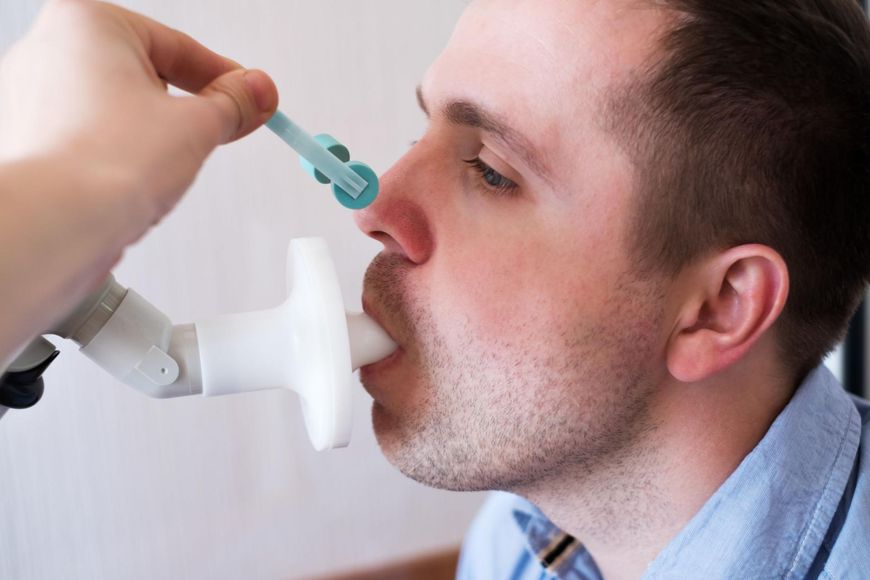 123rf Burzowa pogoda może sprzyjać atakom astmy 