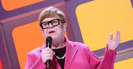 "Jestem trochę uwięziony". Elton John walczył z rakiem, teraz ma inny problem