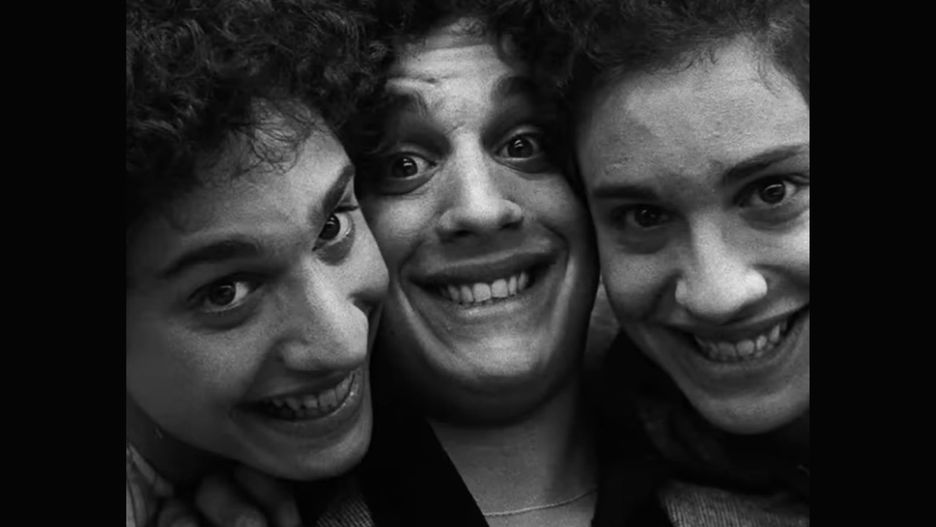 Zostali rozdzieleni tuż po narodzinach. Trzy identyczne bliźniaki poznały się w dorosłym życiu