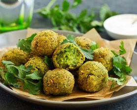 Falafele brokułowe - co to jest, przepis, składniki odżywcze, z czym podawać