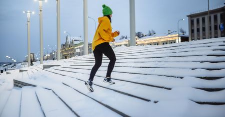 Naturalny "detoks dla psychiki". Psycholog wskazuje, jak zadbać o siebie zimą
