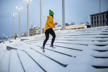 Naturalny "detoks dla psychiki". Psycholog wskazuje, jak zadbać o siebie zimą