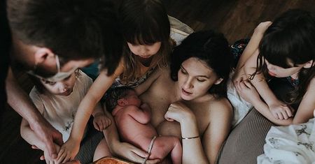 Najpiękniejsze zdjęcia z porodów w 2019 roku. Polska fotografka wśród najlepszych!