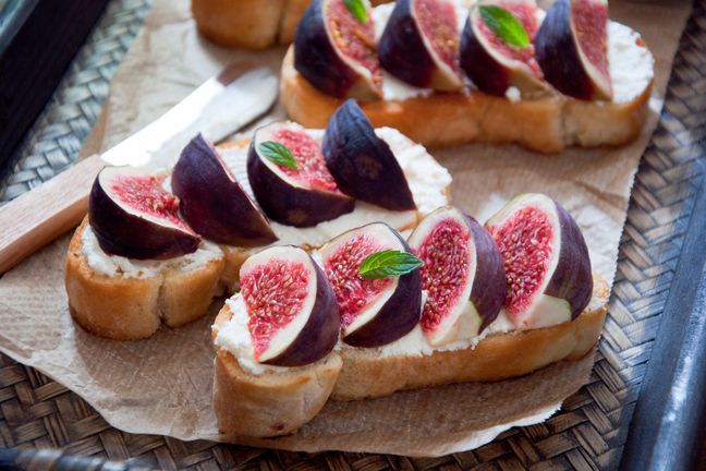 Świeże owoce, warzywa, sery i oliwa z oliwek to podstawy diety śródziemnomorskiej