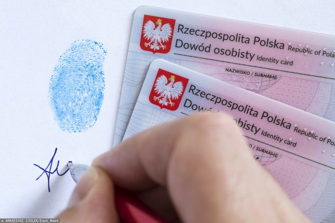 Nazwisko wraz z imionami służą do identyfikacji osób
