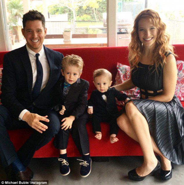 Michael Bublé z synami i żoną/DailyMail
