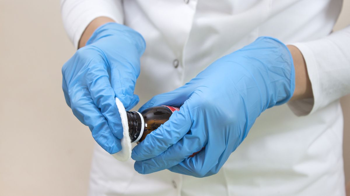 Przeznaczenie Brodacid to leczenie brodawek zwykłych, około paznokciowych, brodawek stóp i mozaikowych