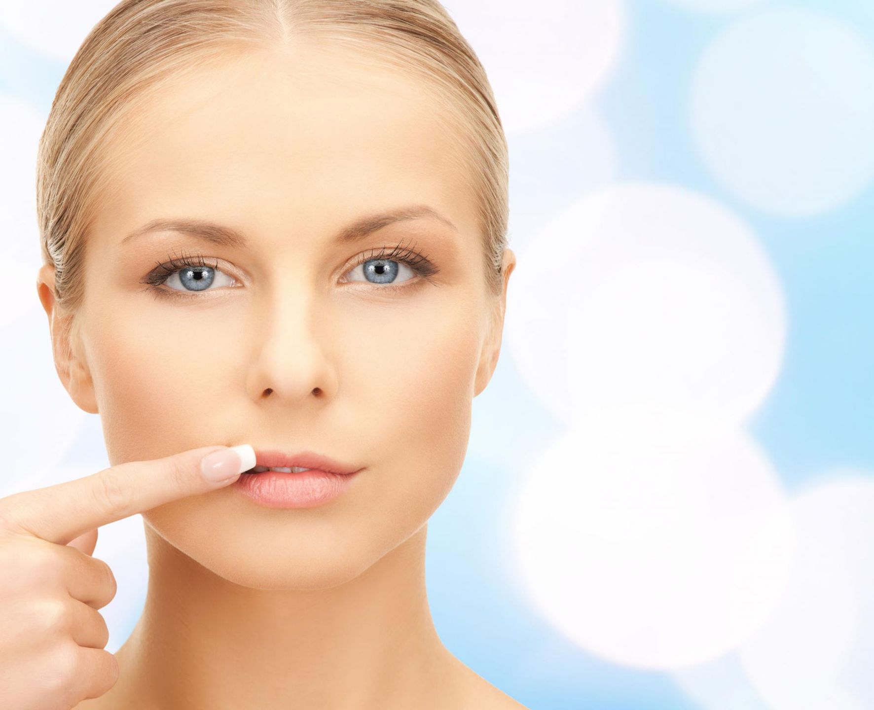 Pierwszym objawem opryszczki jest swędzenie warg