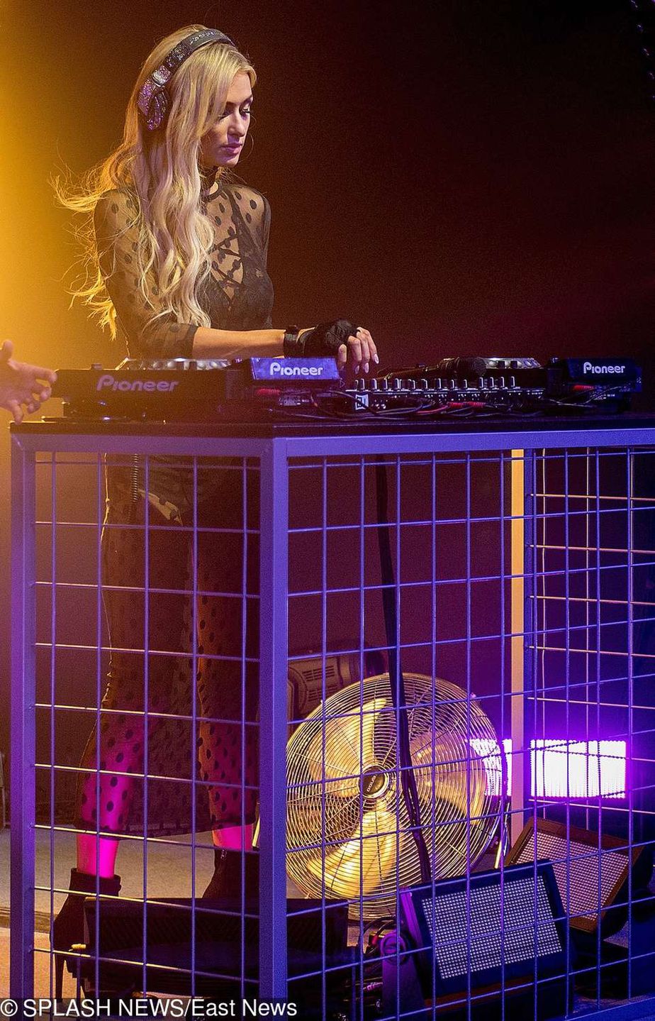 Paris Hilton w przezroczystej sukience