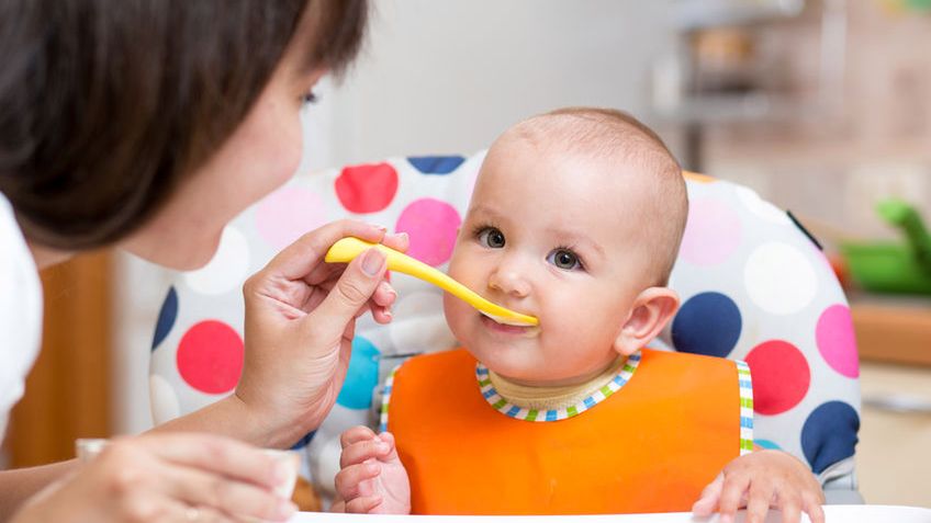 Jak rozszerzać dietę niemowlaka