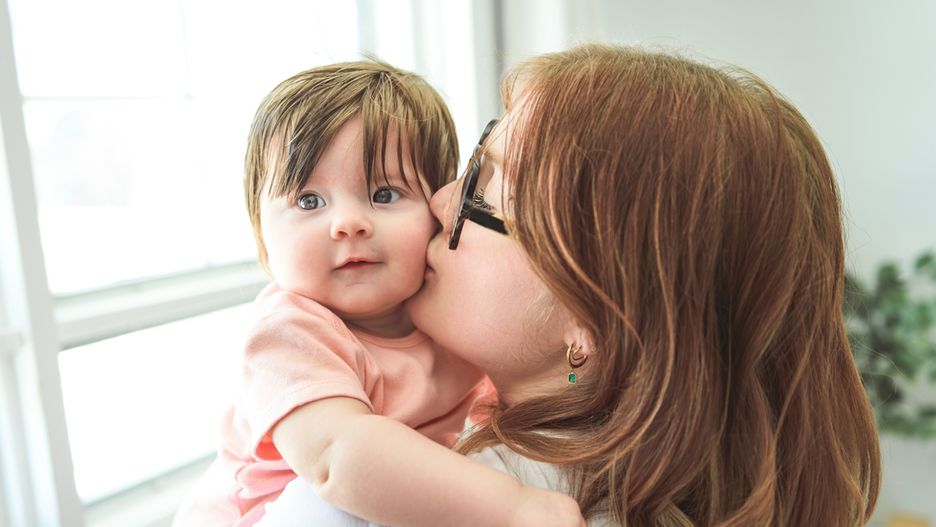 Zasiłek wychowawczy przysługuje rodzicom, przebywającym na urlopie wychowawczym