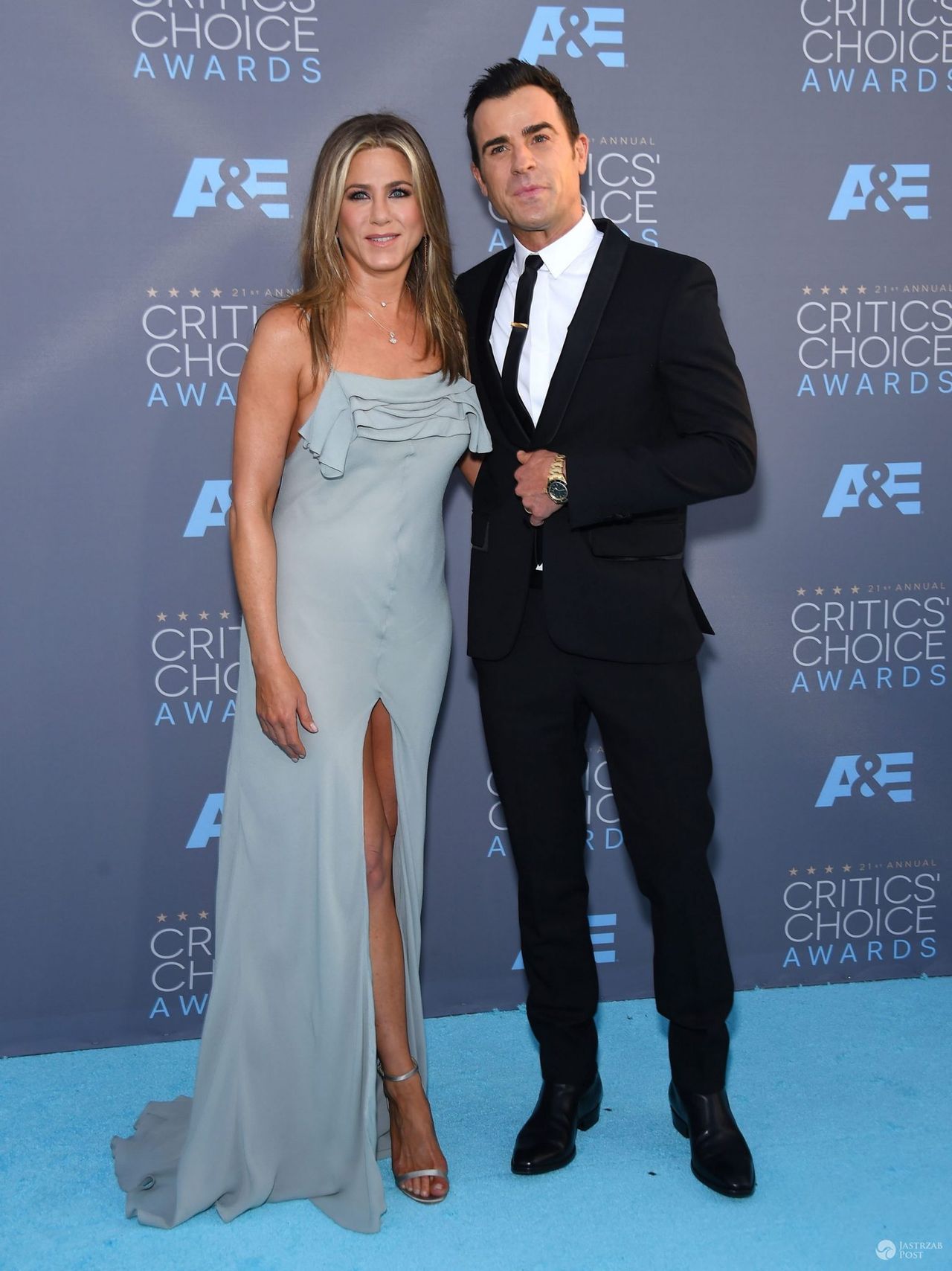 Jennifer Aniston (w sukni Saint Laurent) i Justin Theroux, Critics' Choice Awards 2016 (fot. ONS)