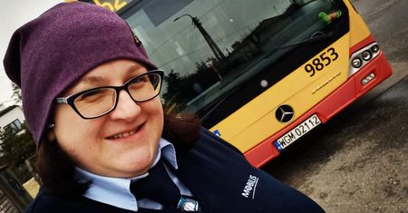 Mama za kółkiem miejskiego autobusu. "Usłyszałam, że powinnam wrócić do garów"