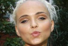 Candy rozbierze się?