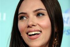 Seksowna Scarlett brunetką