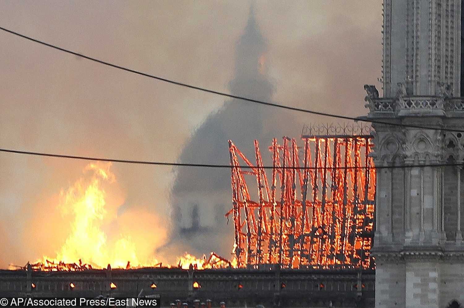 Jak doszło do pożaru w Notre Dame?