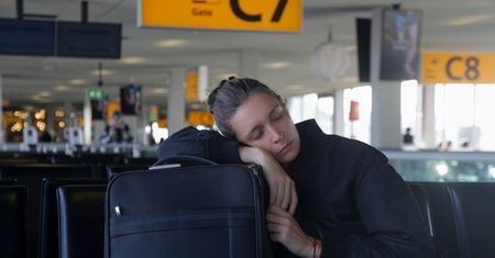 Dopada podczas odpoczynku i może zniszczyć urlop. Nowe badania wskazują winnych