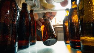 Pijesz "tylko" jedno piwo dziennie? Takie są skutki po miesiącu