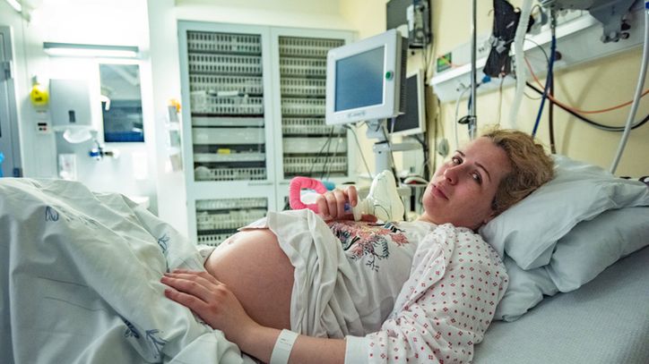 W którym kraju kobiety rodzą najpóźniej? Polska w zestawieniu