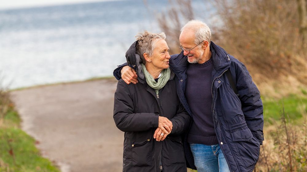 Spacer brzegiem morza sposobem na zdrowie? Niekoniecznie