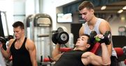 Osiedlowa siłownia vs. prestiżowy klub w centrum miasta