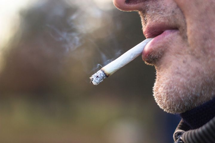 Rak jamy ustnej może wystąpić w konsekwencji palenia tytoniu i picia alkoholu 