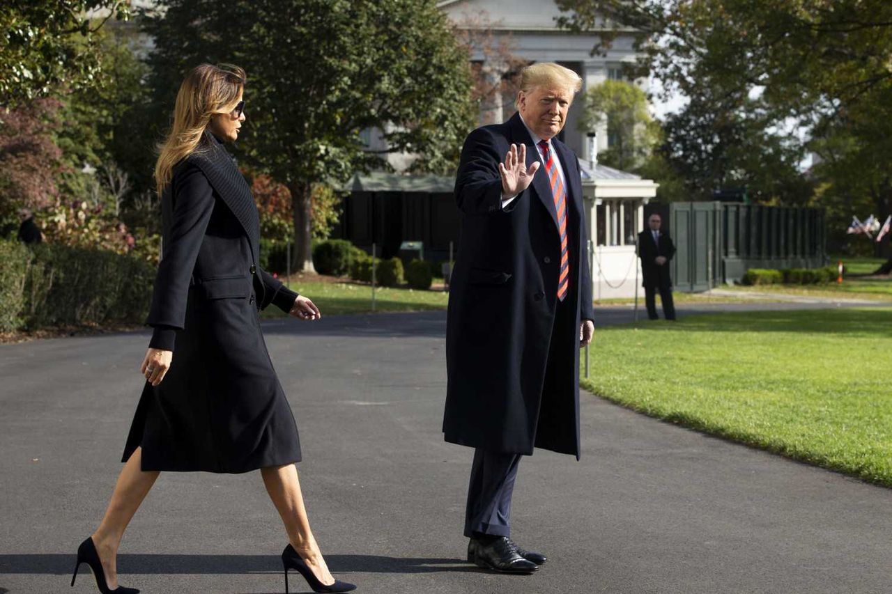 Melania Trump w stylowym płaszczu i Donald Trump