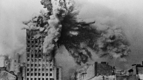 "Obłęd '44" Piotra Zychowicza, czyli o tym, jak zrobiliśmy prezent Stalinowi