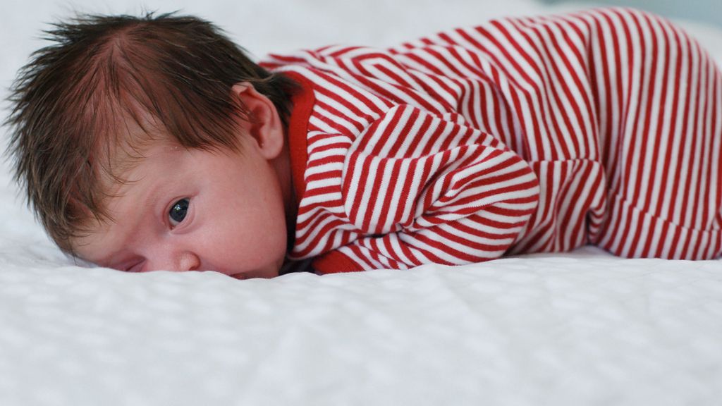 Spanie niemowlaka na brzuchu