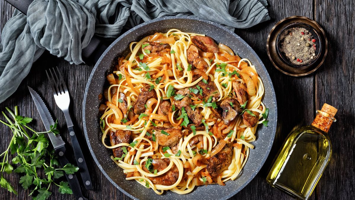 Szybki obiad z makaronu świetnie sprawdzi się w nieoczekiwanych sytuacjach.