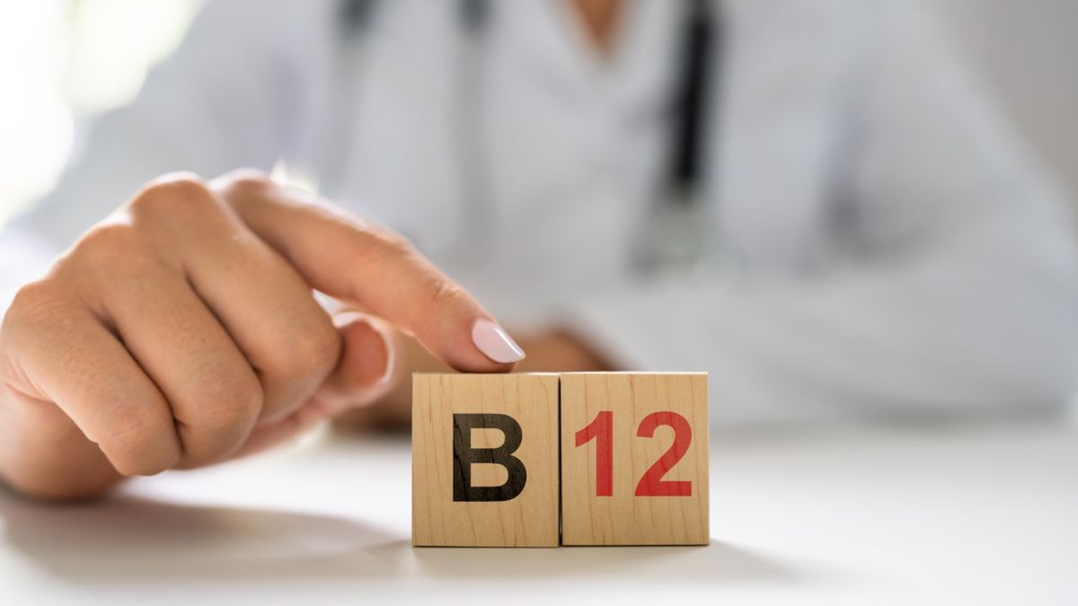 Witamina B12 występuje m.in. w mięsie, takim jak wołowina, wieprzowina, drób, wędlinach i podrobach.