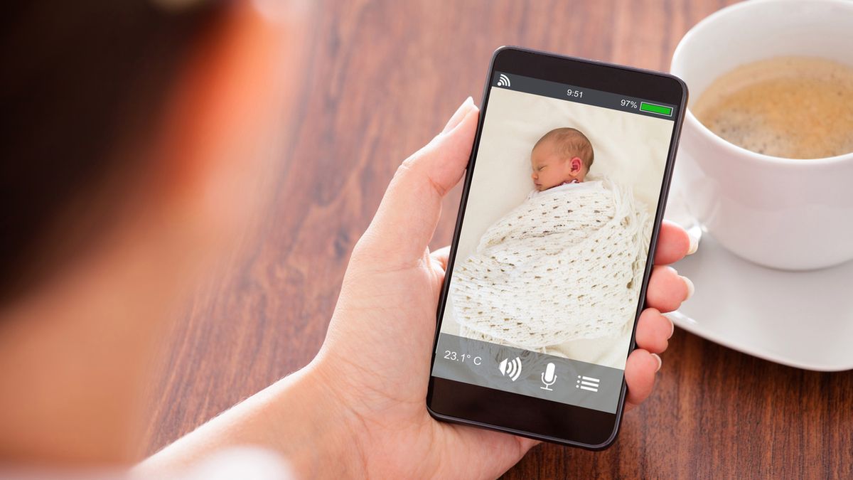 Ktoś podglądał ich dziecko za pomocą internetowej kamerki. Rodzice byli w szoku