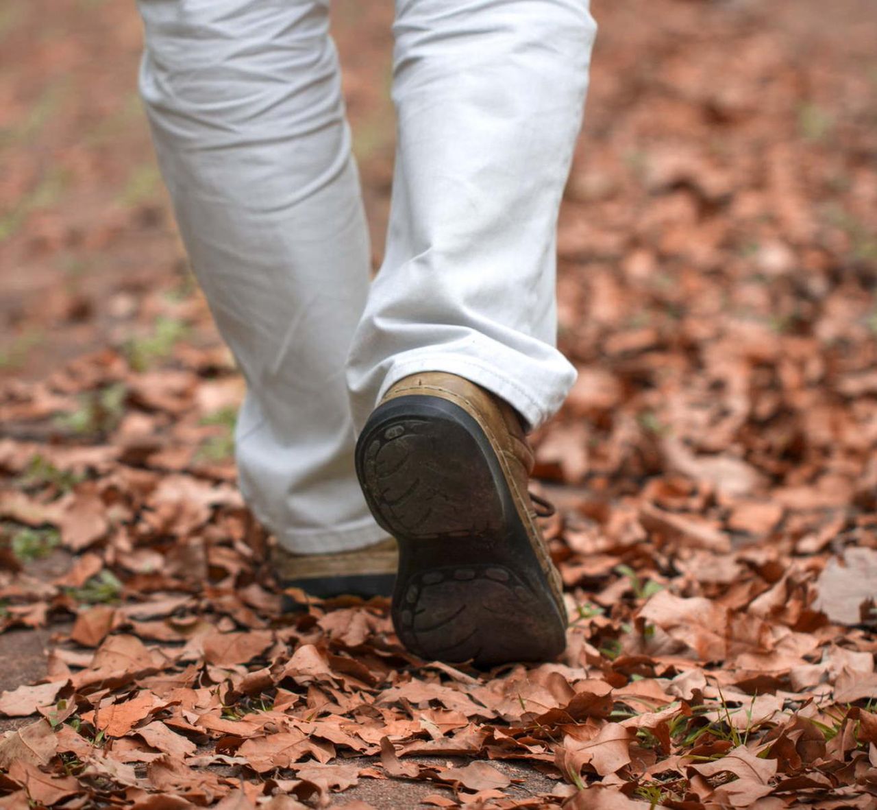 "Chód parkinsonowski". Pojawia się wiele lat przed chorobą