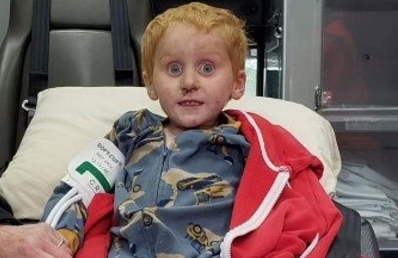 Funkcjonariusze odnaleźli zaginionego chłopca. 4-latek spędził dwa dni poza domem