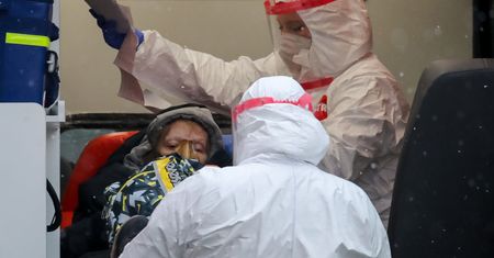 Dr Karauda o rokowaniach u podłączonych do respiratora. "To są pojedyczne przypadki, jeżeli ktoś z tego wychodzi"