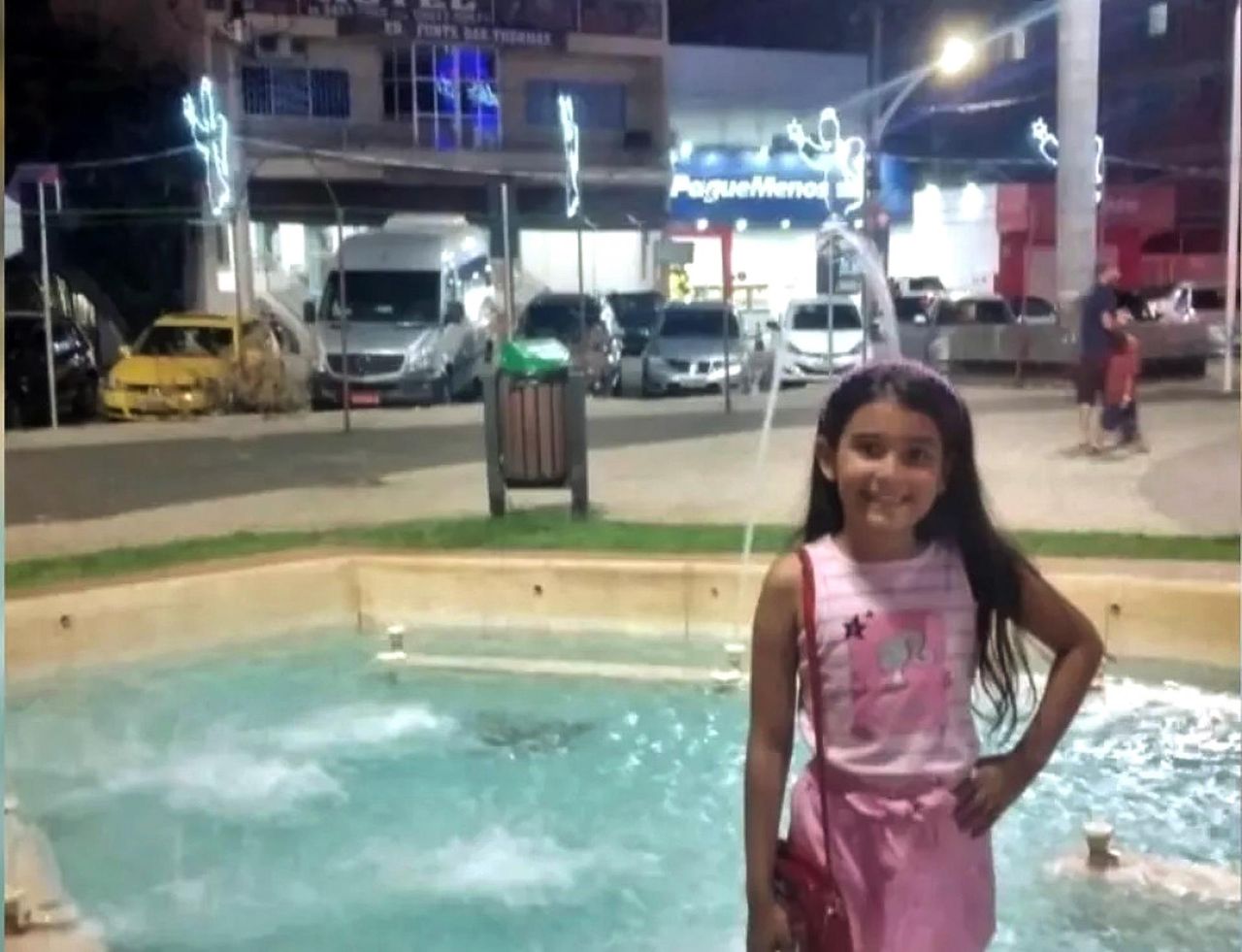 Chwilę po zrobieniu zdjęcia 8-latkę poraził prąd z dekoracji świątecznych. Dziewczynka zmarła