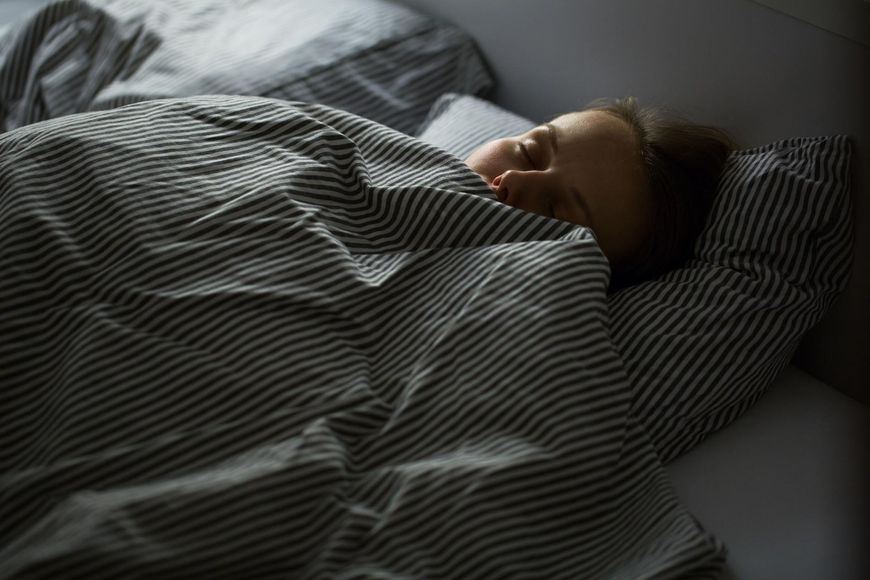 Nie tylko objadanie przed snem źle wpływa na proces odchudzania